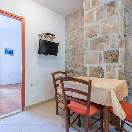 Awesome Apartment In Svinisce With Kitchenette Экстерьер фото